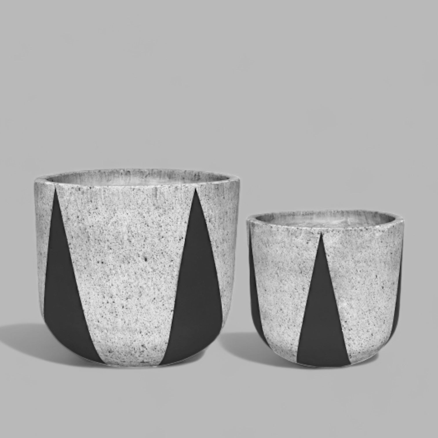 VT207BC - PAINTED FOAM LITE & CONCRETE PLANTER (6592789414017)