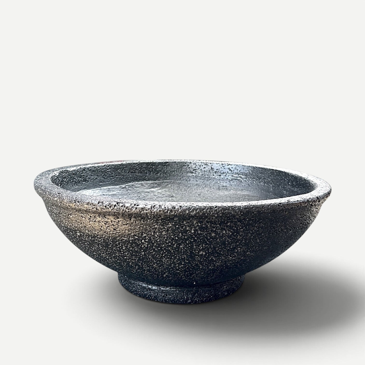 Hawaiian Discovery Furniture Maru round bonsai planter made of lightweight concrete and recycled foam with grey texture